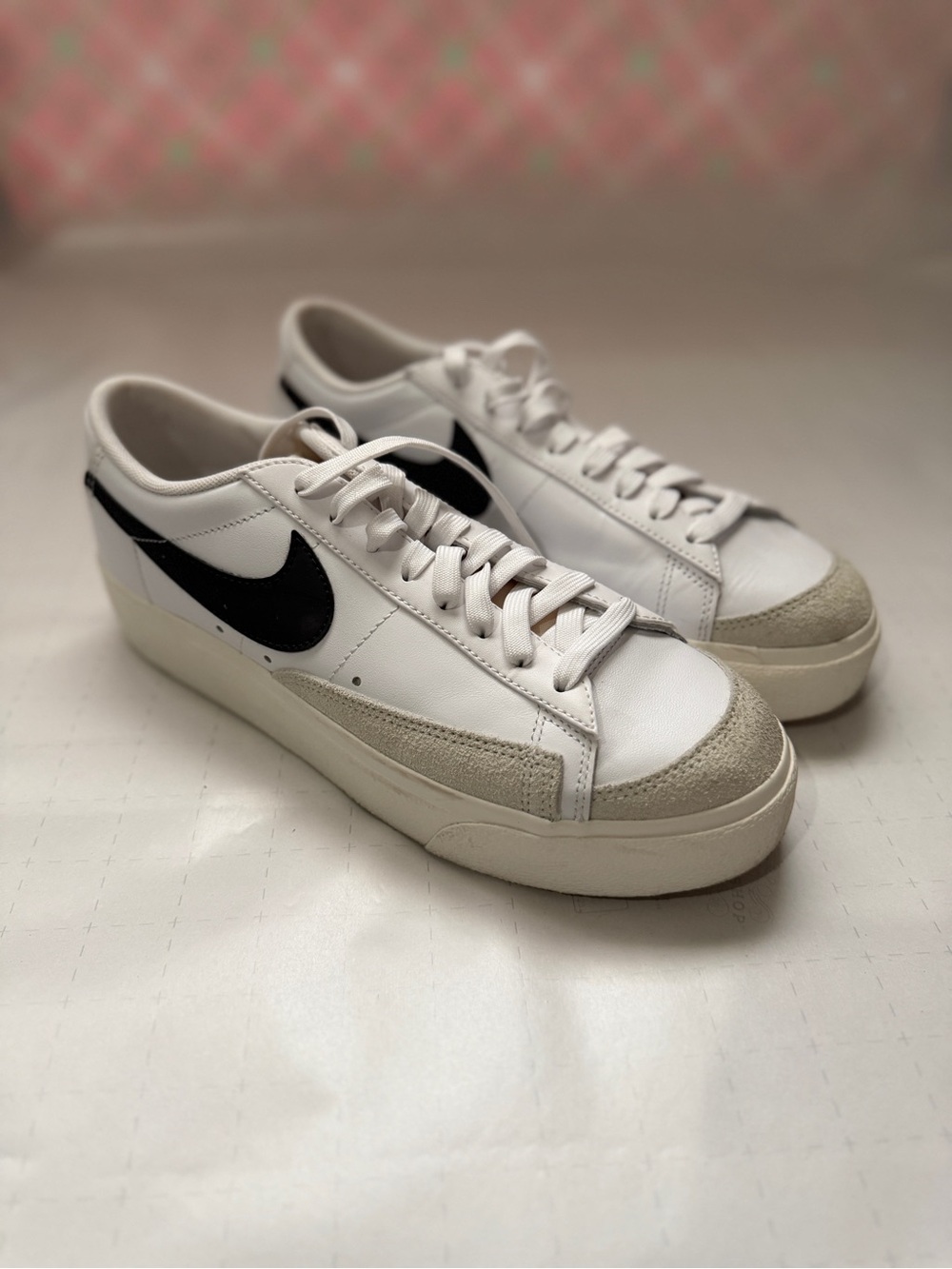 Nike Women's White and Black Low-Top Athletic Sneakers